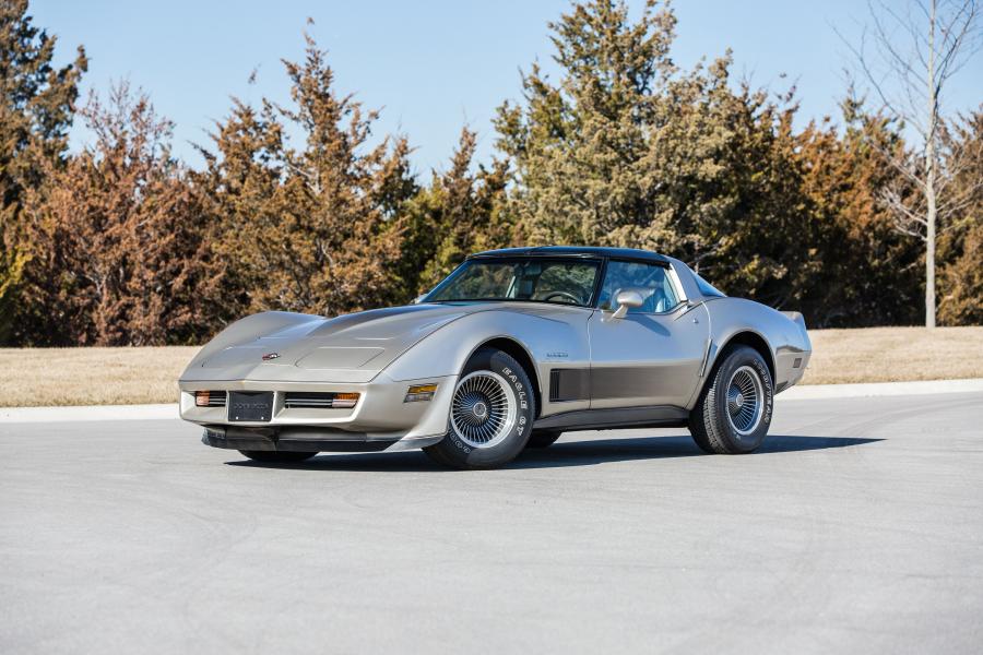  Chevrolet Corvette Collector Edition 1982 года  (фото 1 из 40)